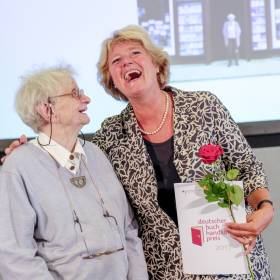 StM Monika Grütters (BKM): Verleihung Deutscher Buchhandlungspreis am 31.08.2017 in Hannover, Schloss Herrenhausen, Sonderpreis für langjährige und herausragende Verdienste um den deutschen Buchhandel an Helga Weyhe Foto: © Kai-Uwe Knoth Termin-Nr. 188622