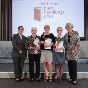 StM Monika Grütters (BKM): Verleihung Deutscher Buchhandlungspreis am 31.08.2017 in Hannover, Schloss Herrenhausen, Preisverleihung Kategorie „Beste Buchhandlungen“, links Laudatorin Iris Radisch Foto: © Kai-Uwe Knoth Termin-Nr. 188622