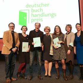 Preisverleihung Deutscher Buchhadlungspreis, Gruppe beste Buchhandlung, © Bundesregierung / Zucchi.