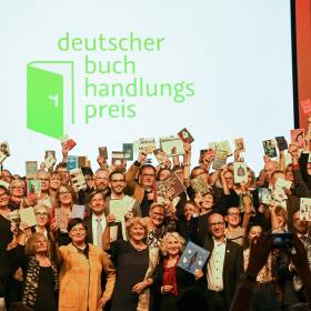 Preisverleihung Deutscher Buchhadlungspreis, Abschlussfoto (Ausschnitt) , © Bundesregierung / Zucchi.